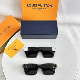 Picture of Louis Vuitton Sunglasses _SKUfw76721198fw